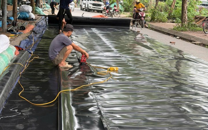 Thi công hàn bạt HDPE Mayfarm tại công trình